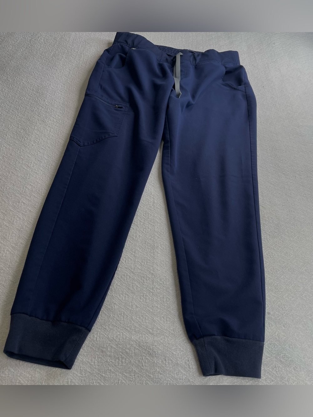 Figs  Navy Joggers ScrubPants - Size L
Medical Staff
